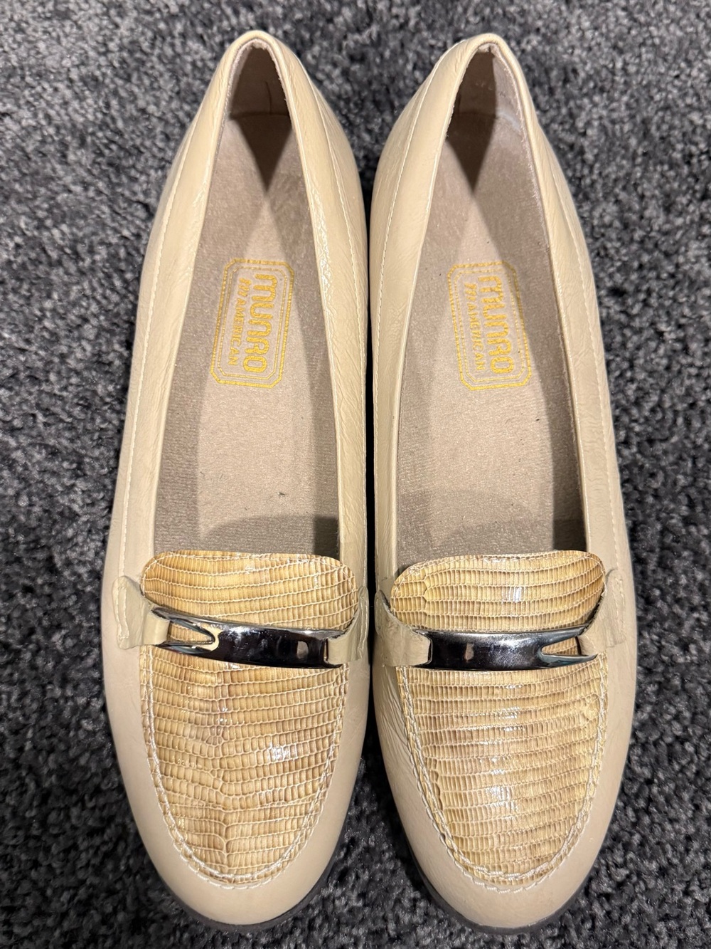 Munro American Cream Beige Leather Loafers Low Wedge Heel Comfort Shoes